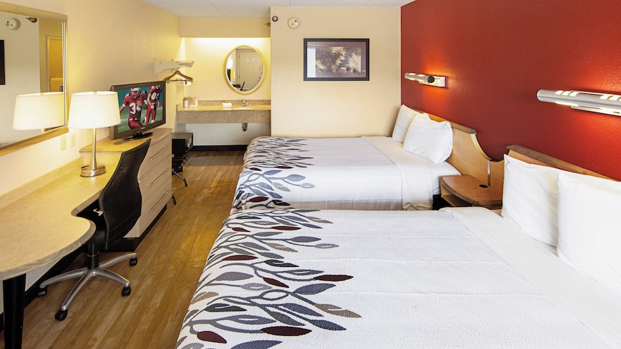 Red Roof Inn Toledo - University