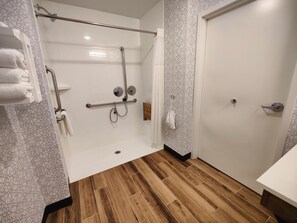 Room, 1 King Bed, Accessible, Non Smoking | Bathroom shower
