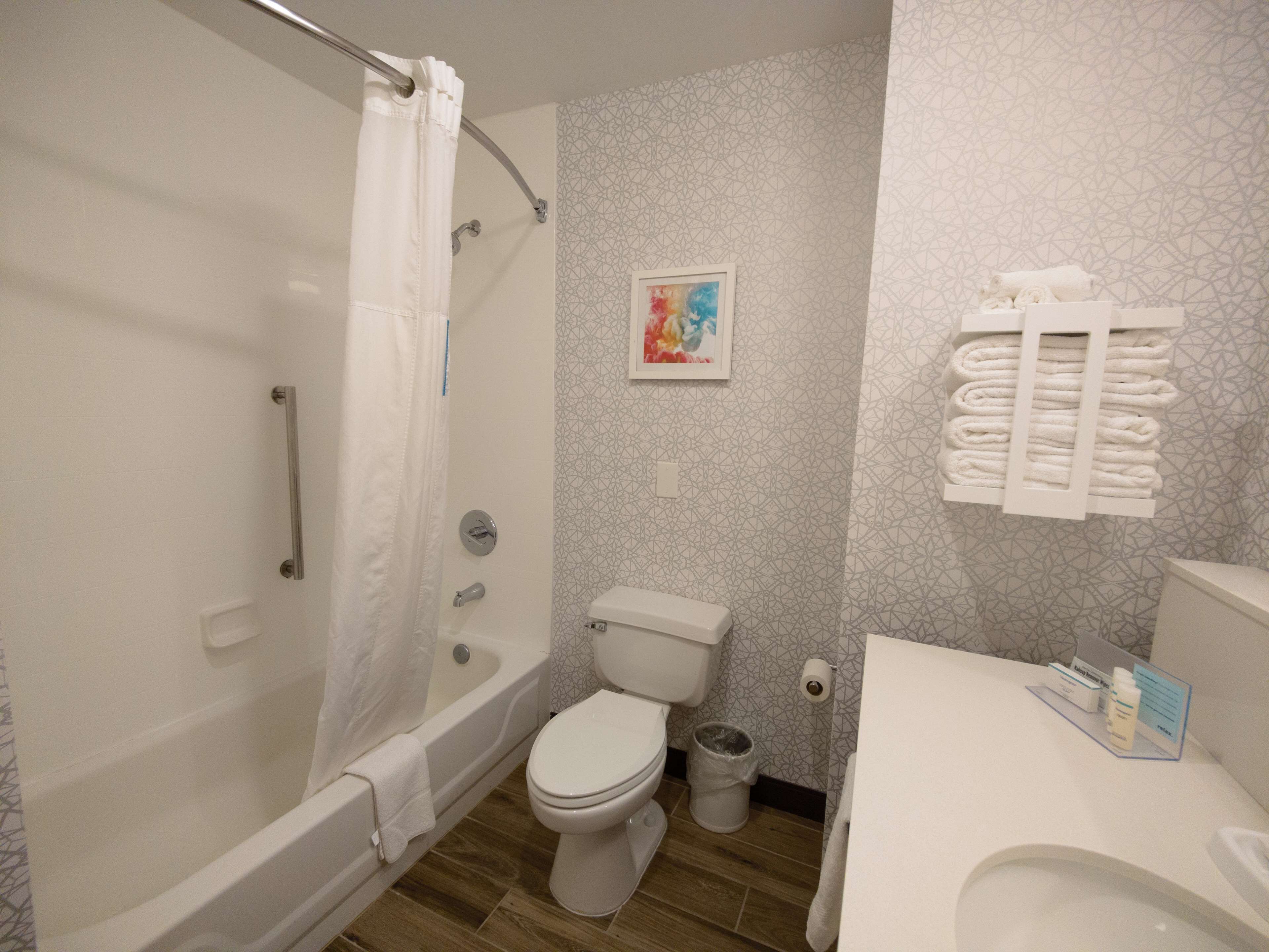 room, 2 queen beds | bathroom | combined shower/bathtub, hydromassage showerhead, hair dryer, towels