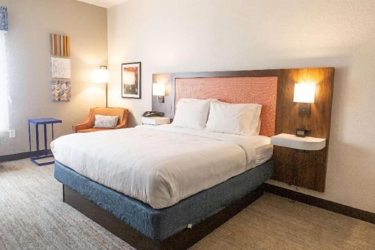 Ropa de cama de alta calidad y tabla de planchar con plancha