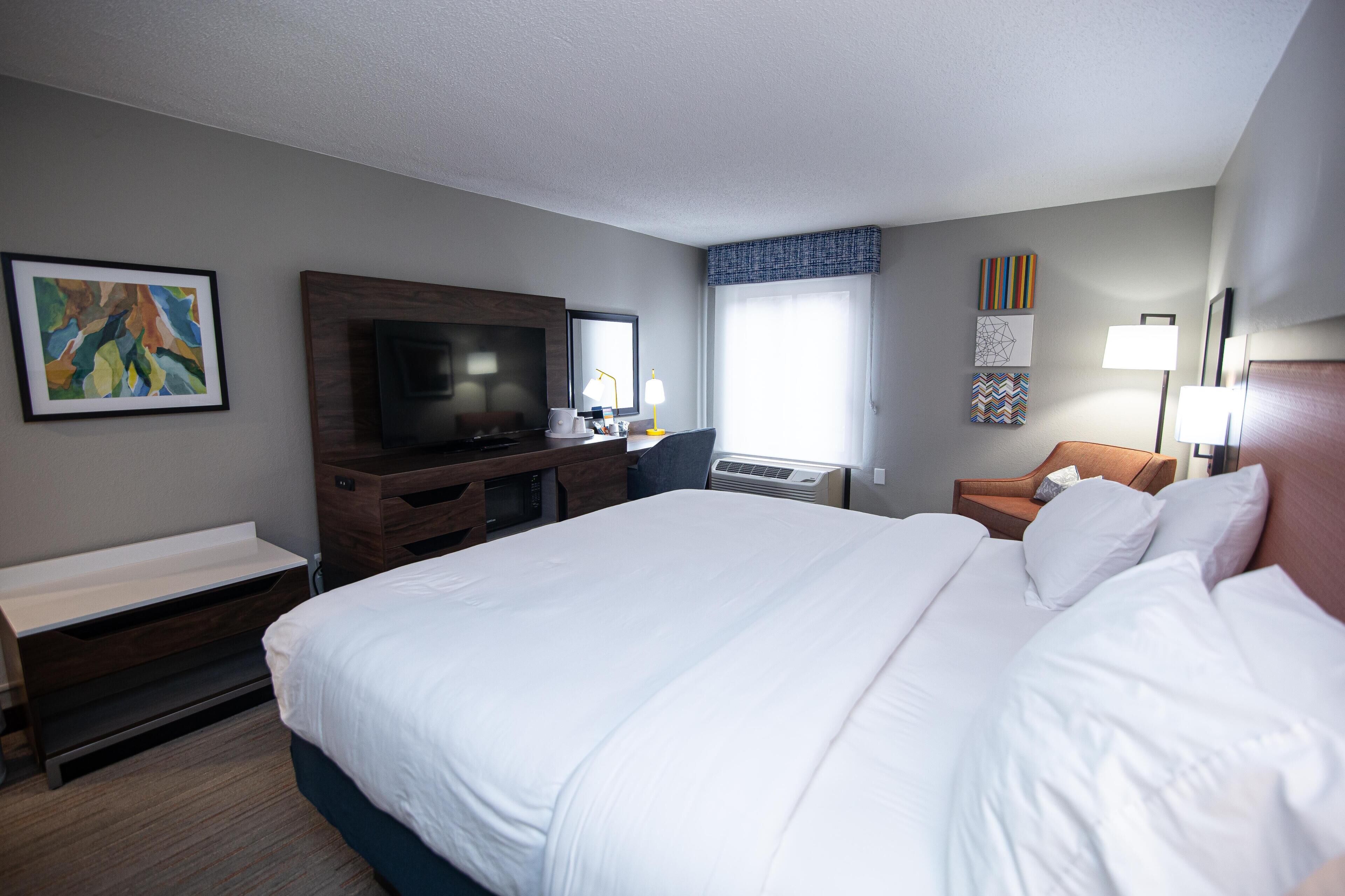 Premium bedding, iron/ironing board, free cots/infant beds