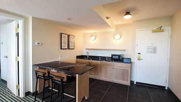 Refrigerador, microondas y cafetera y tetera