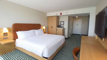 Cofres nos quartos, escrivaninha, ferros/tábuas de passar roupa