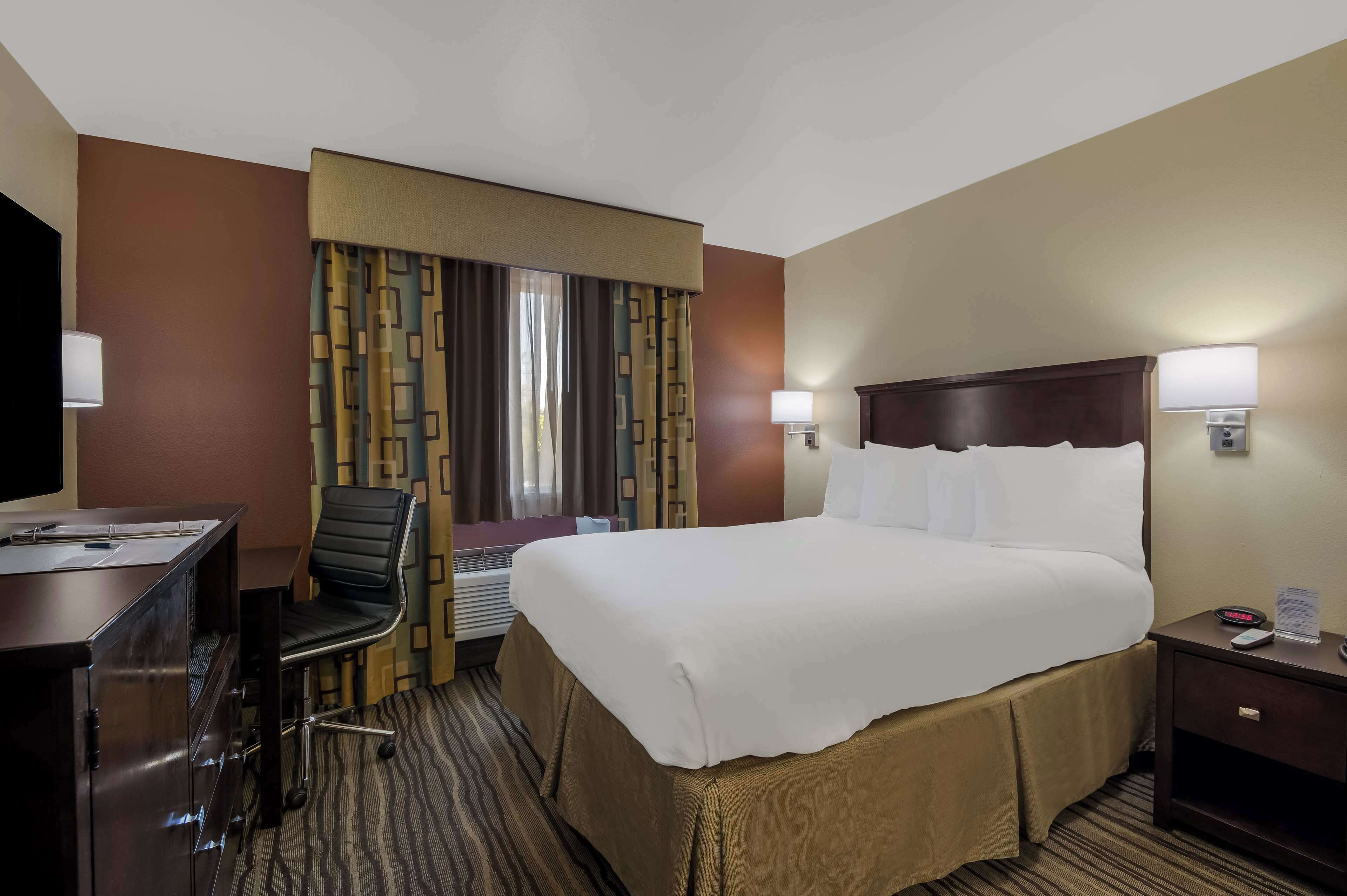 in-room safe, desk, laptop workspace, iron/ironing board