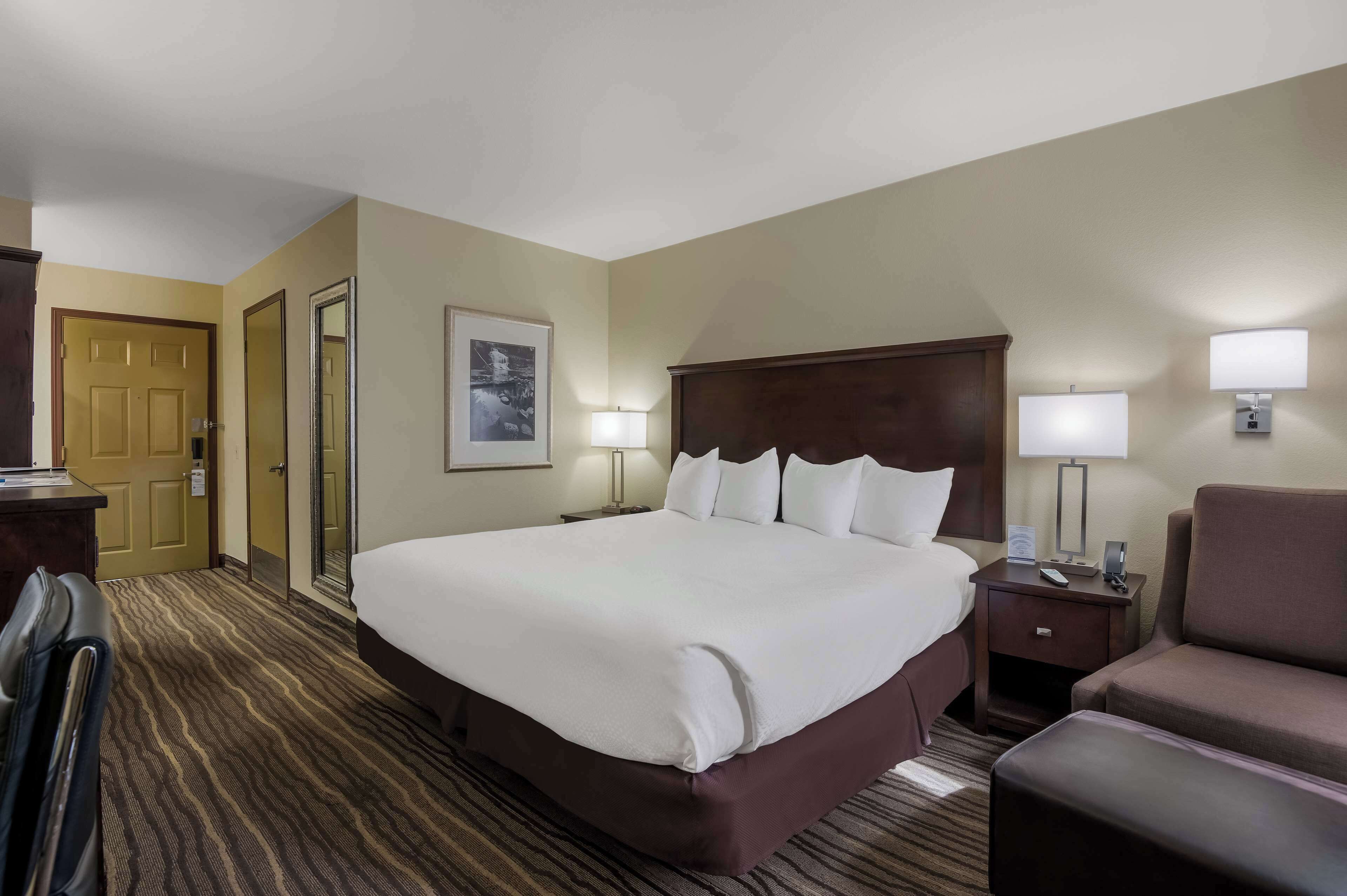 standard room, 1 king bed, accessible, refrigerator & microwave | in-room safe, desk, laptop workspace, iron/ironing board