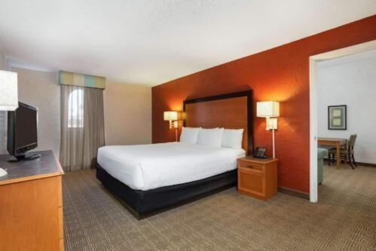 Pillowtop beds, desk, blackout drapes, iron/ironing board