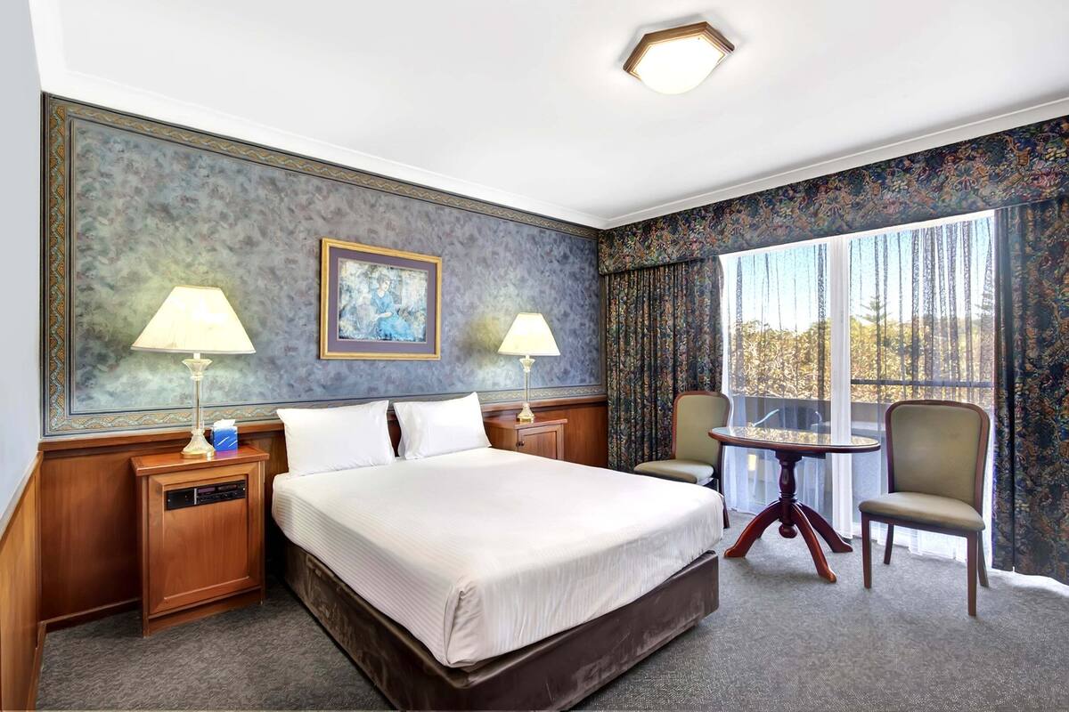 Double Room, 1 Queen Bed | Premium bedding, iron/ironing board, WiFi (free), bed sheets