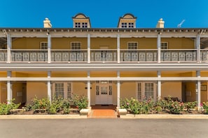 Exterior - The Clifton Motel (Bunbury)