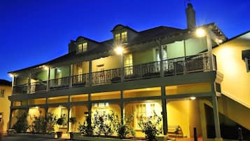 Façade de l’hébergement - soirée/nuit