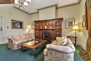 Traditional Suite, 1 Queen Bed, Jetted Tub (Adults Only) | Premium bedding, iron/ironing board, free WiFi, bed sheets