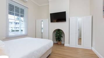 Premium Apartment, 2 Bedrooms | Premium bedding, iron/ironing board, free WiFi, bed sheets
