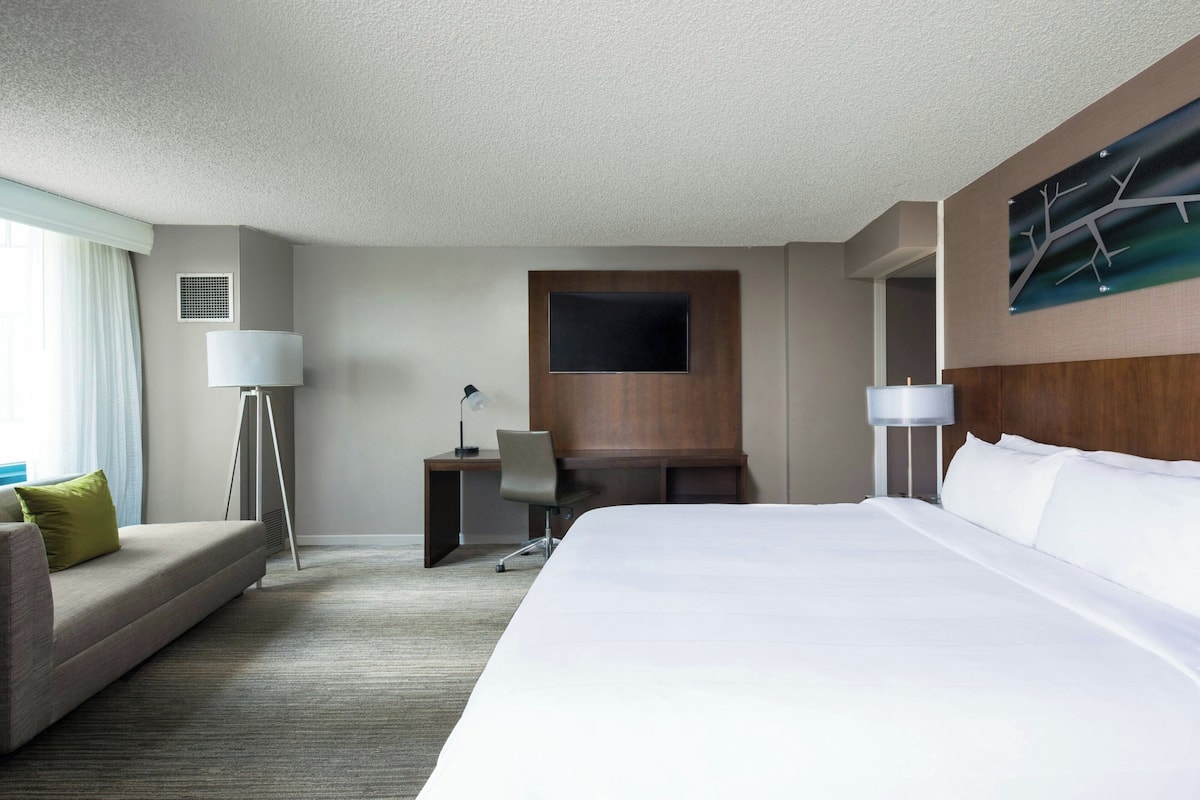 1 bedroom, premium bedding, down comforters, pillowtop beds