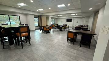 TĂ€gliches inbegriffenes FrĂŒhstĂŒck zum Mitnehmen