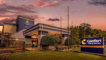 A Comfort Inn & Suites hotel with a modern architectural design, featuring a prominent signage and a well-maintained outdoor area.