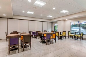 Free daily on-the-go breakfast - Comfort Inn & Suites Clemson - University Area (Clemson)