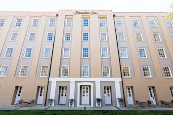 Hotel Exterior at Hampton Inn Charleston-Historic District