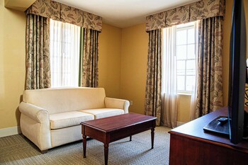 TV, pay movies at Hampton Inn Charleston-Historic District
