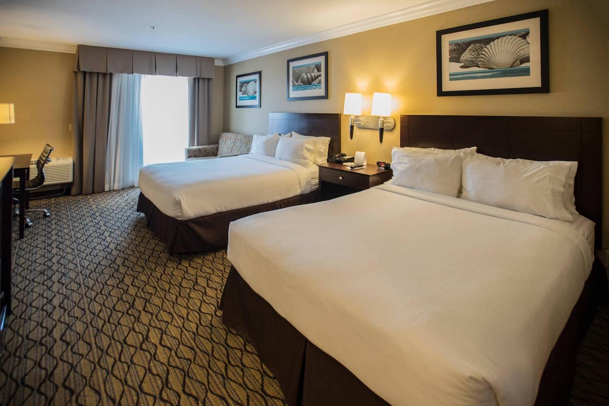 Premium bedding, in-room safe, desk, iron/ironing board