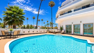 Outdoor pool, sun loungers