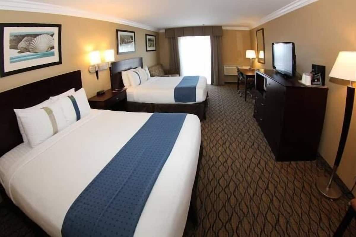 Deluxe Room, 2 Queen Beds, Non Smoking | Premium bedding, in-room safe, desk, iron/ironing board