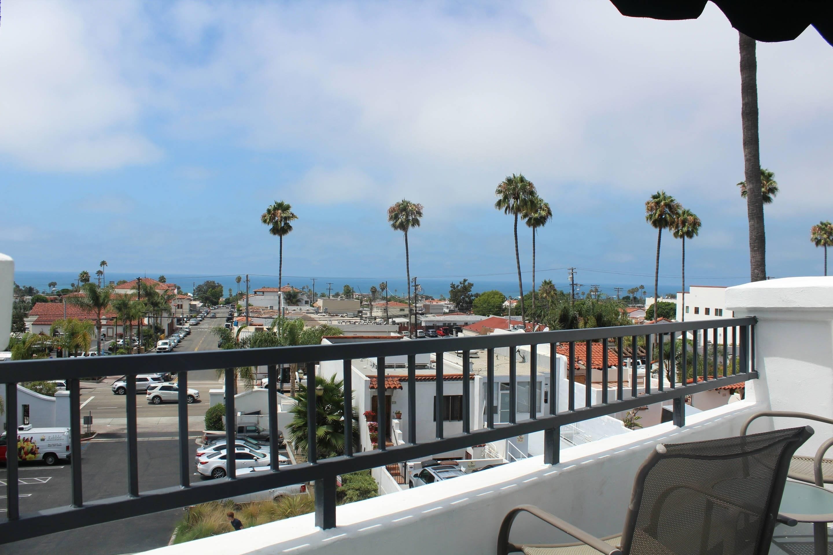 Superior Suite, 1 King Bed with Hot Tub, Ocean View, Non Smoking | Premium bedding, in-room safe, desk, iron/ironing board