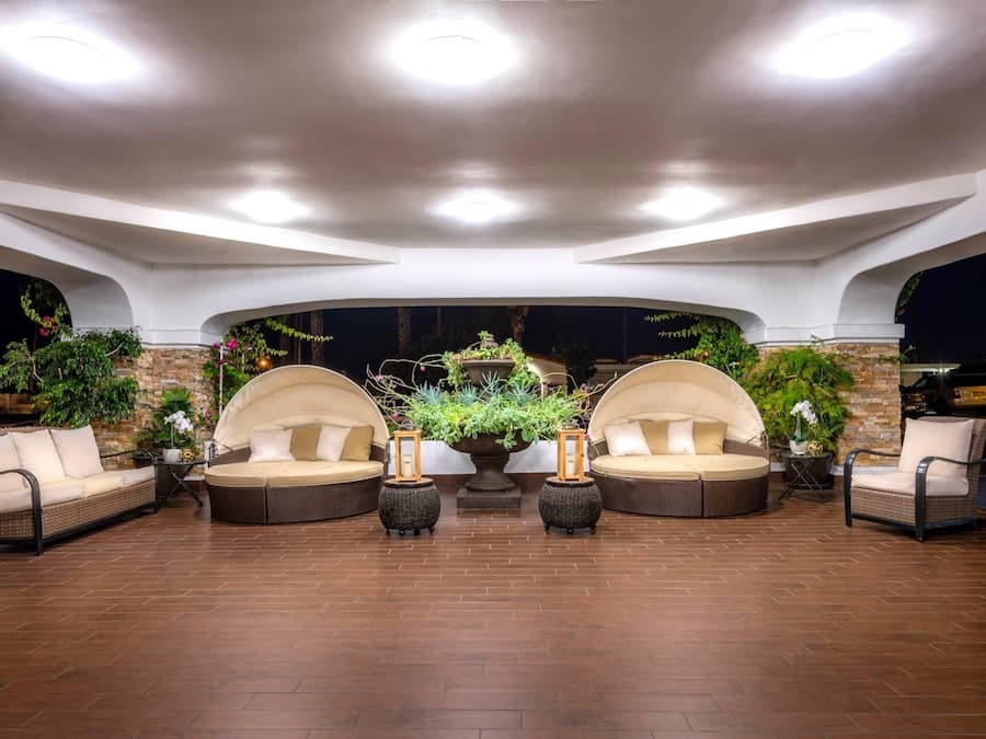 Outdoor pool, pool loungers