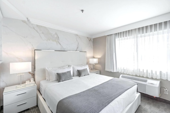 Premium bedding, in-room safe, desk, iron/ironing board - The Volare, an Ascend Collection Hotel (San Clemente)