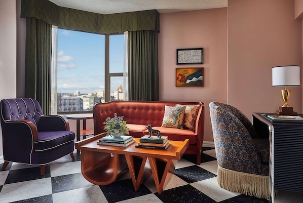 32-inch LCD TV with cable channels, TV