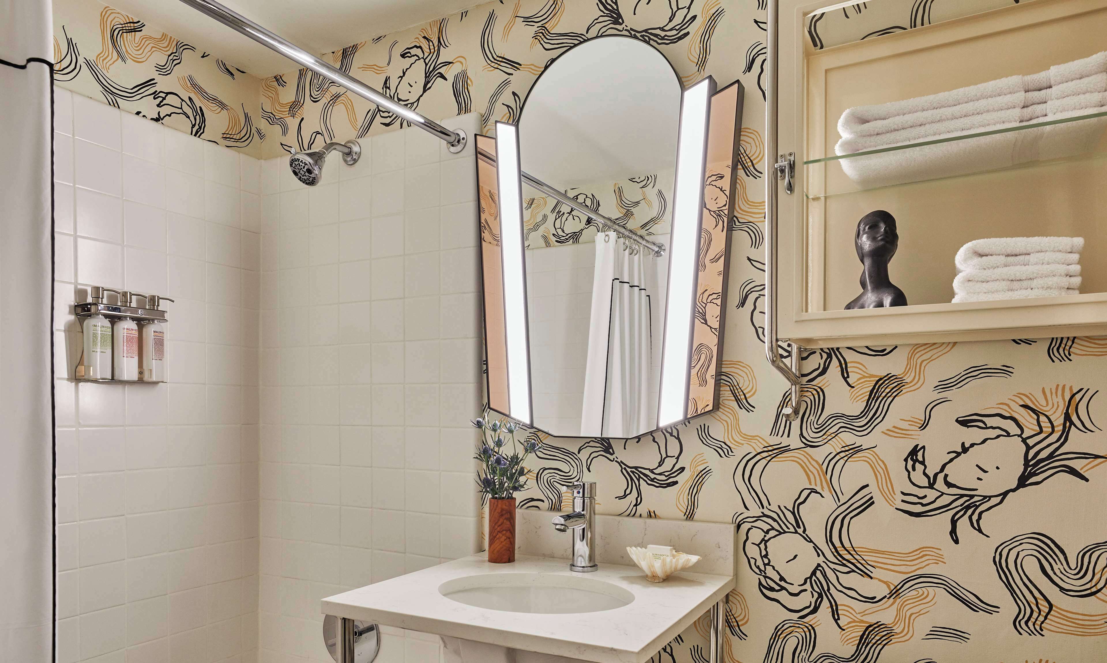 combined shower/bathtub, eco-friendly toiletries, hair dryer, towels