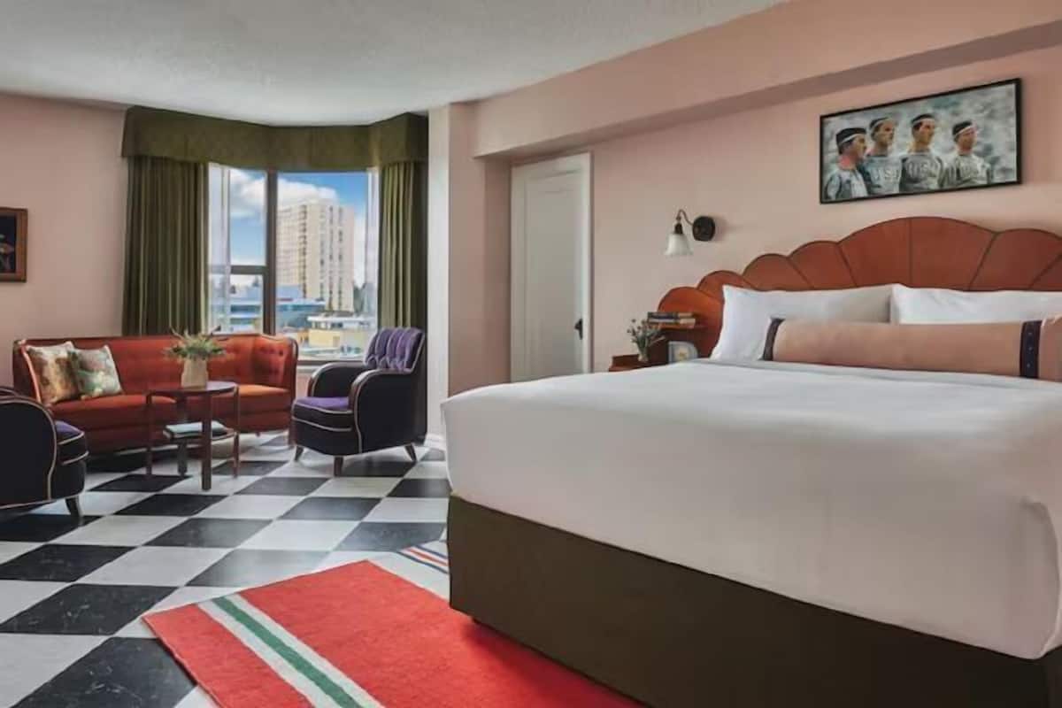 Premium bedding, down comforters, in-room safe, desk