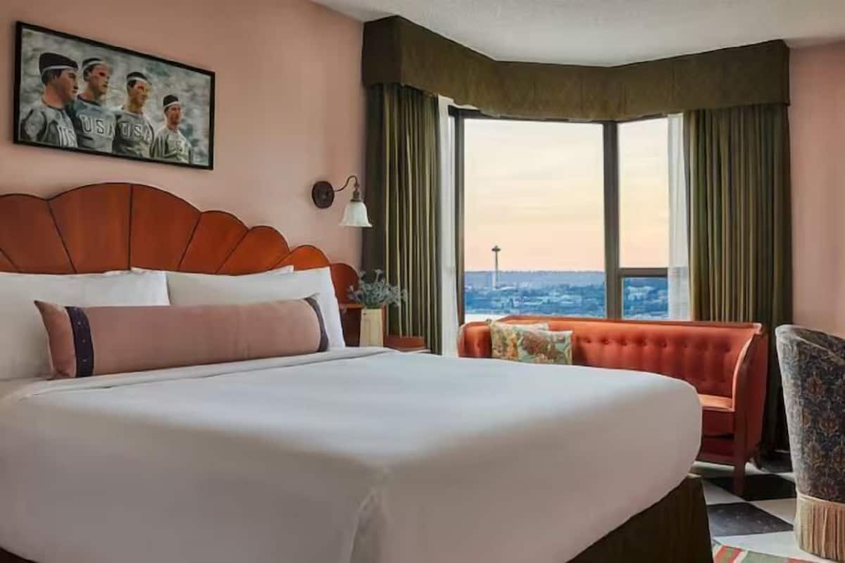 Premium bedding, down comforters, in-room safe, desk