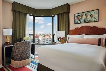 Premium bedding, down comforters, in-room safe, desk at Graduate by Hilton Seattle