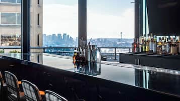 Bar à cocktails, restauration en plein air, ouvert certains jours
