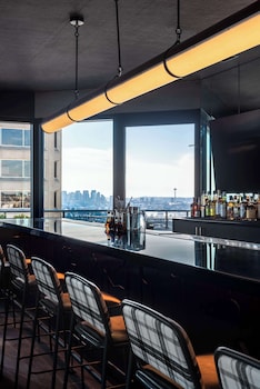 Cocktail bar, alfresco dining, open select days at Graduate by Hilton Seattle