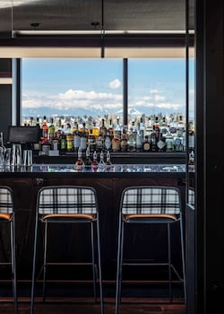 Cocktail bar, alfresco dining, open select days at Graduate by Hilton Seattle