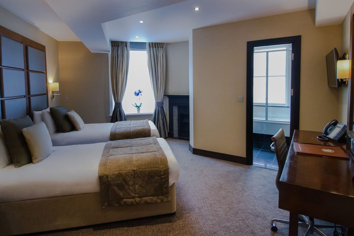 Hypo-allergenic bedding, in-room safe, individually furnished, desk