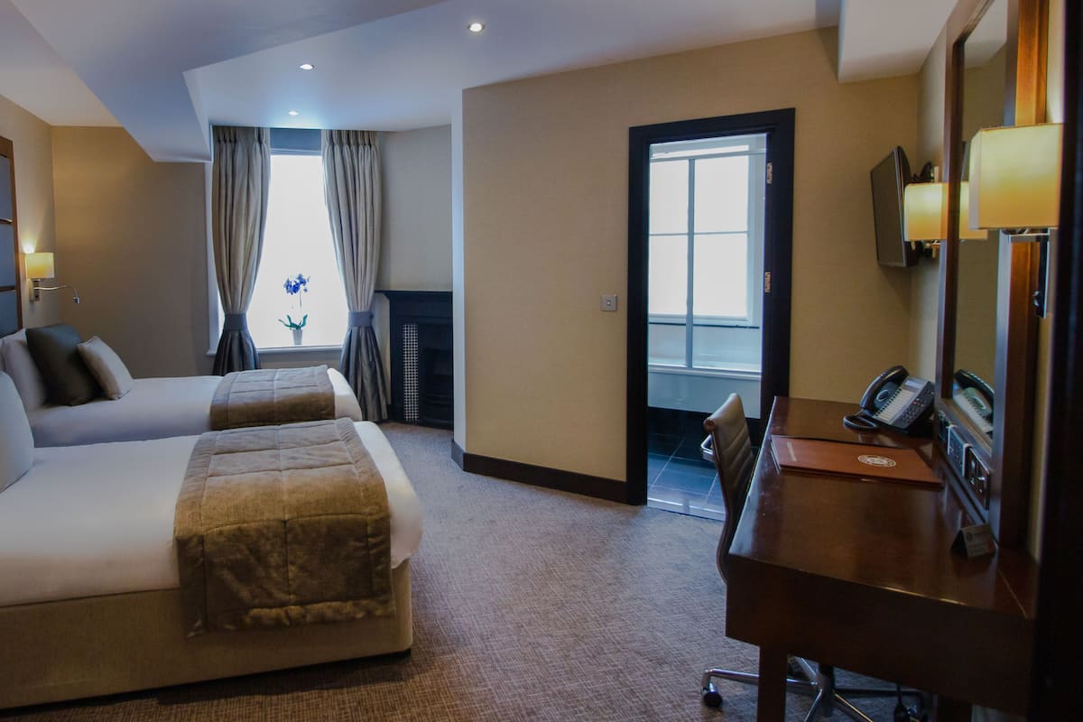 Hypo-allergenic bedding, in-room safe, individually furnished, desk
