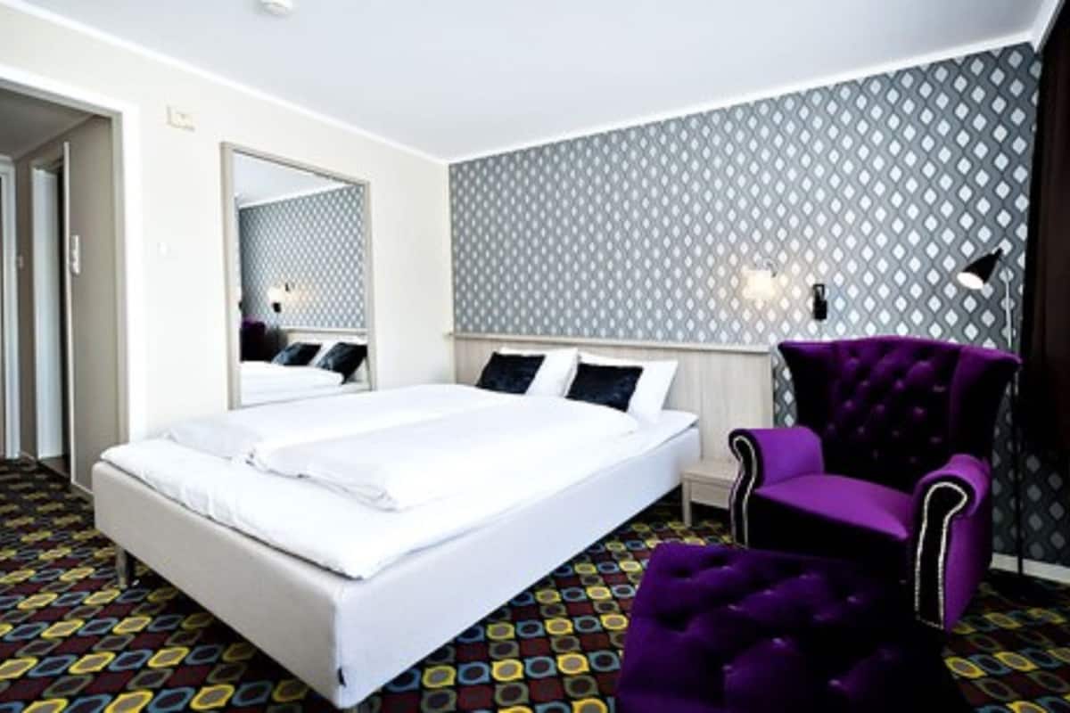 1 bedroom, pillow-top beds, in-room safe, desk