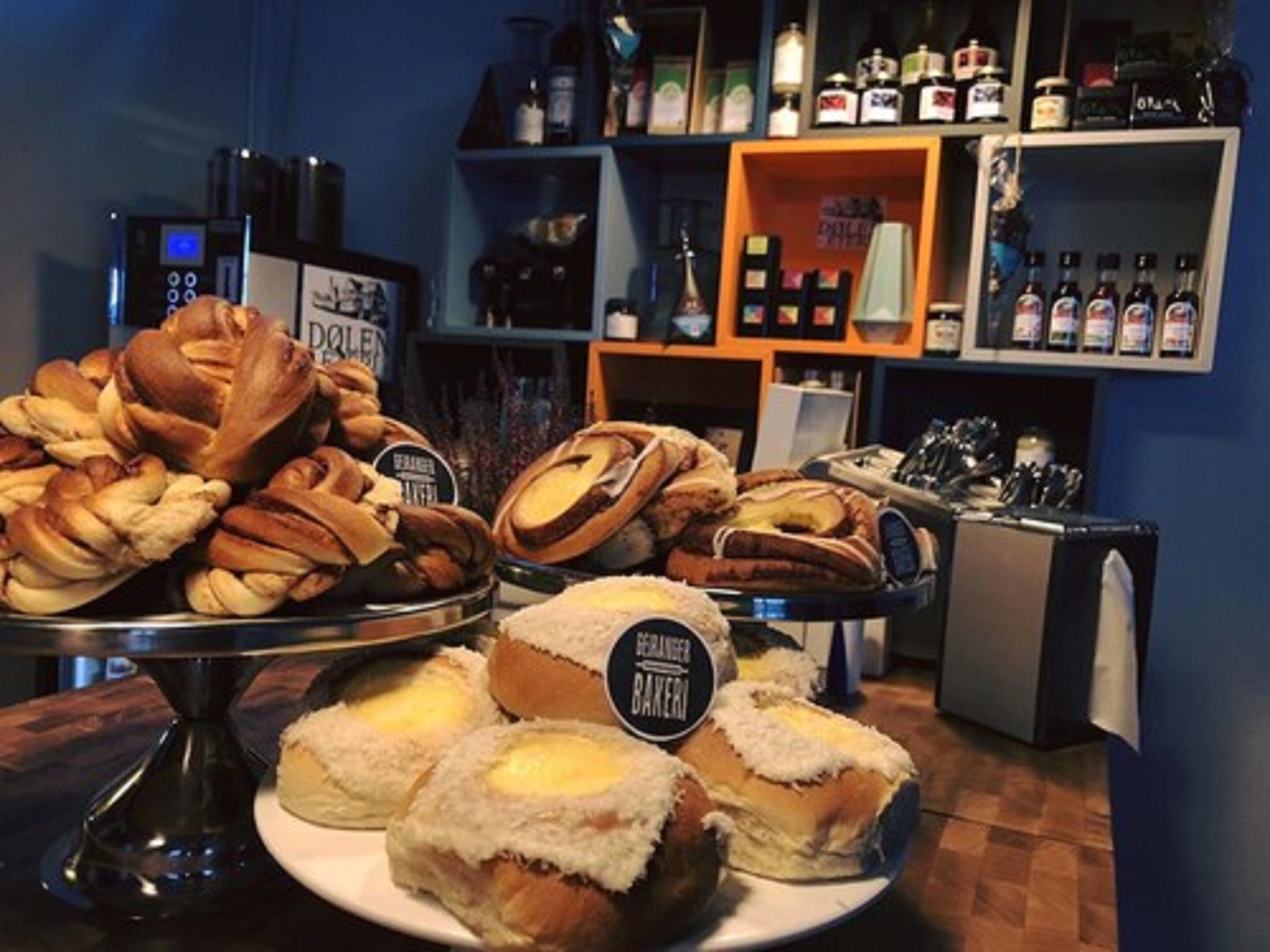 free daily full breakfast