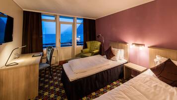 Colchones con acolchado adicional, caja fuerte, escritorio