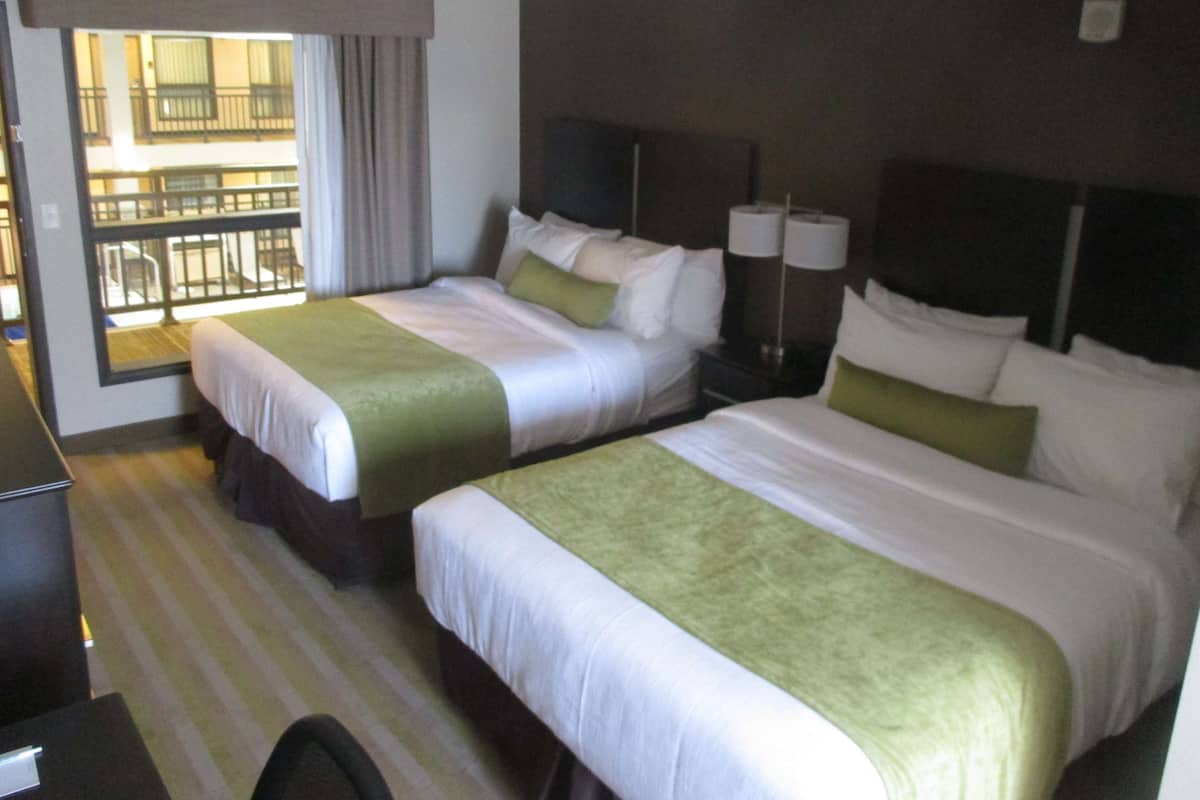 Peralatan tempat tidur premium, tilam berlapik, meja