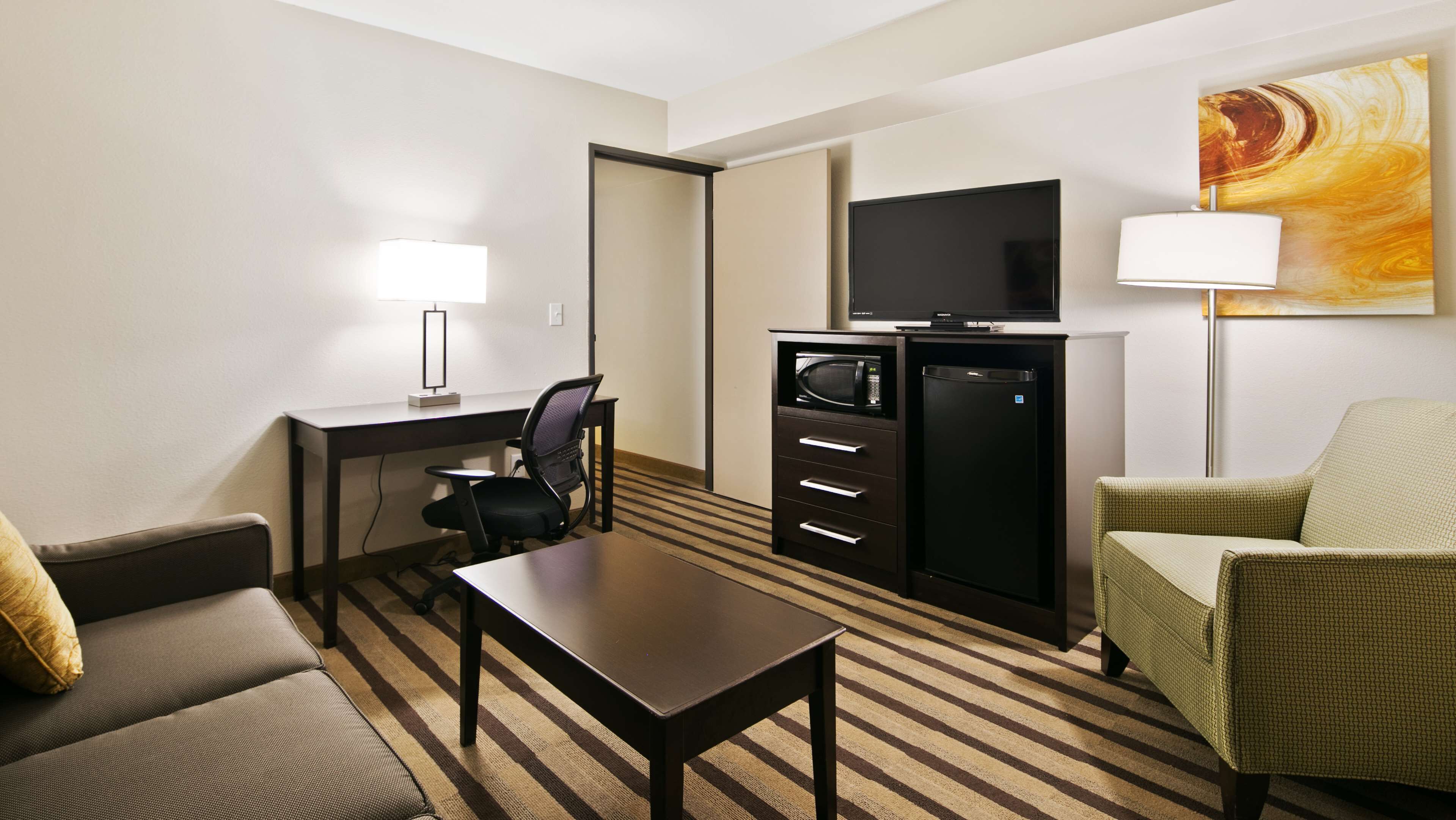 premium bedding, pillow-top beds, desk, blackout curtains