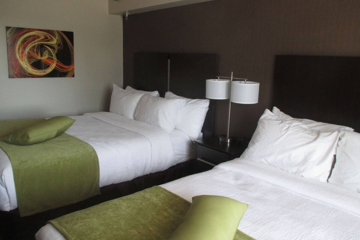 fridge, microwave, coffee/tea maker