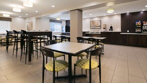 Desayuno continental gratuito y diario