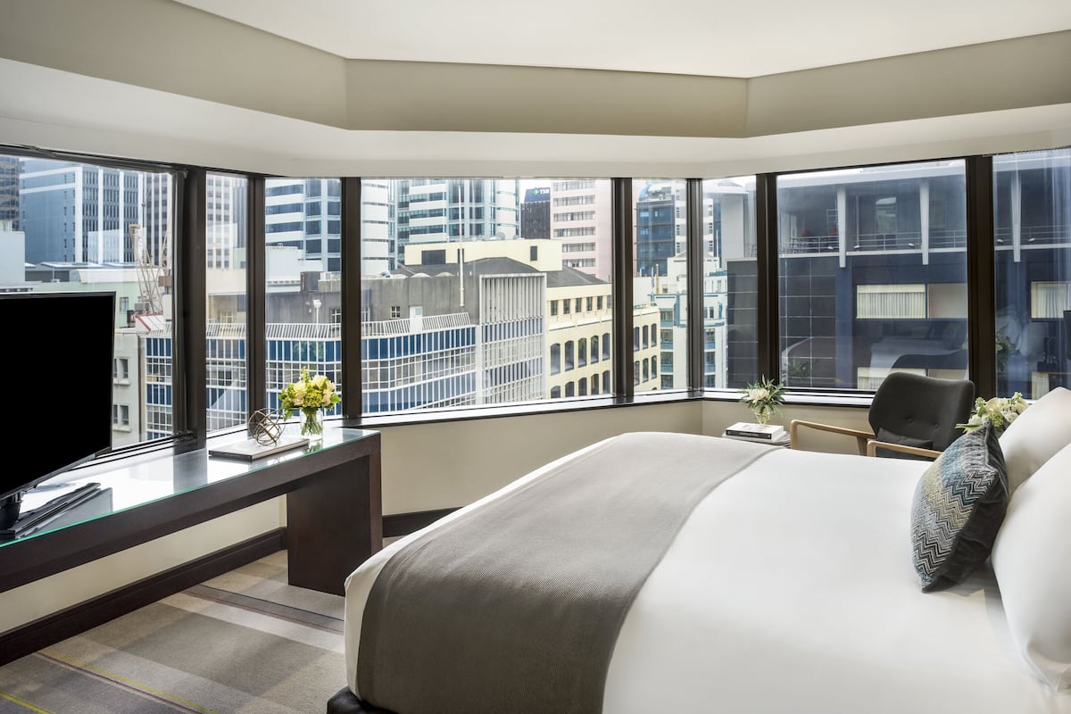 Ropa de cama de alta calidad, cubrecamas y minibar