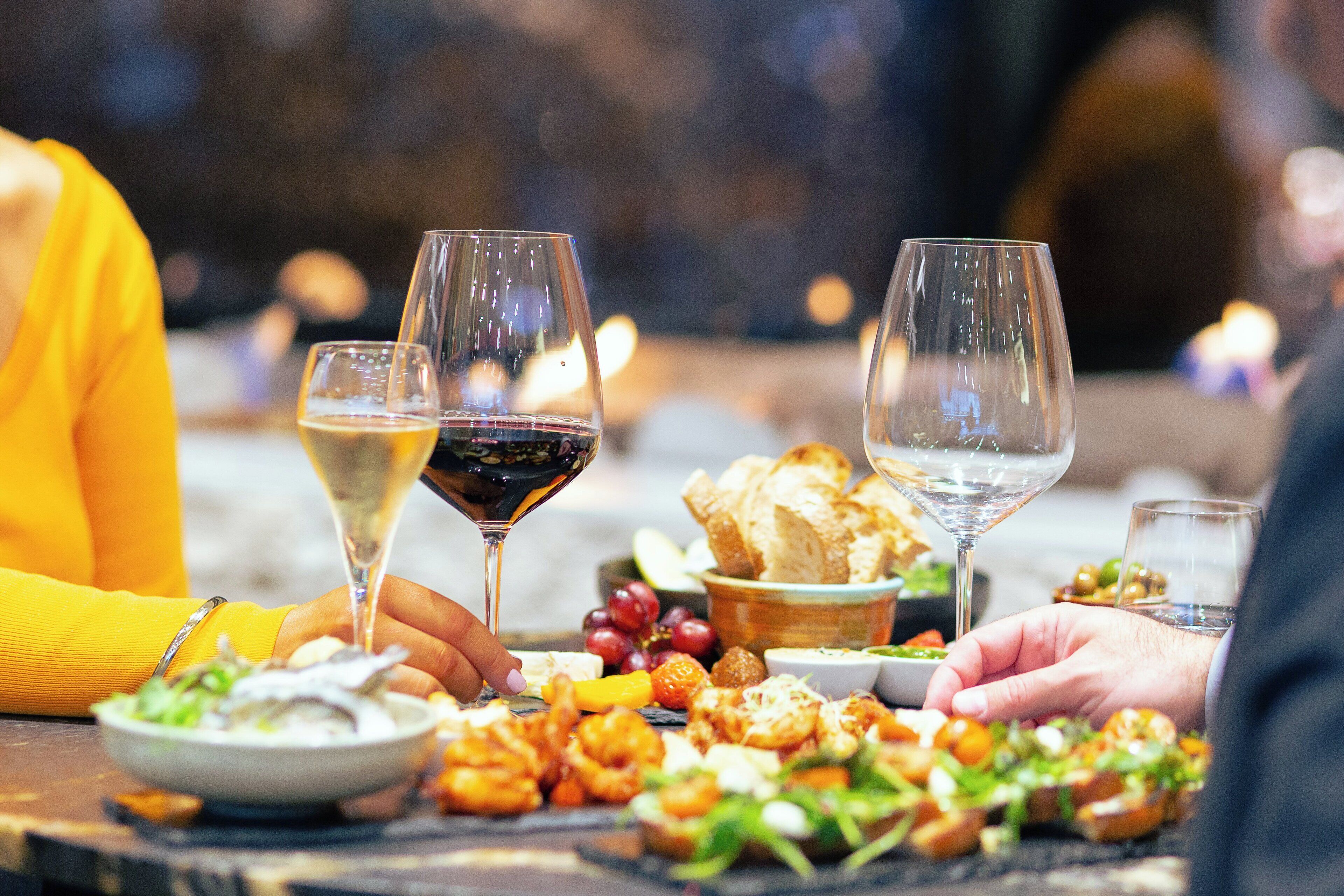 2 restaurants; breakfast, lunch, dinner and brunch served 