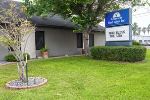 Exterior - Americas Best Value Inn Harlingen (Harlingen)