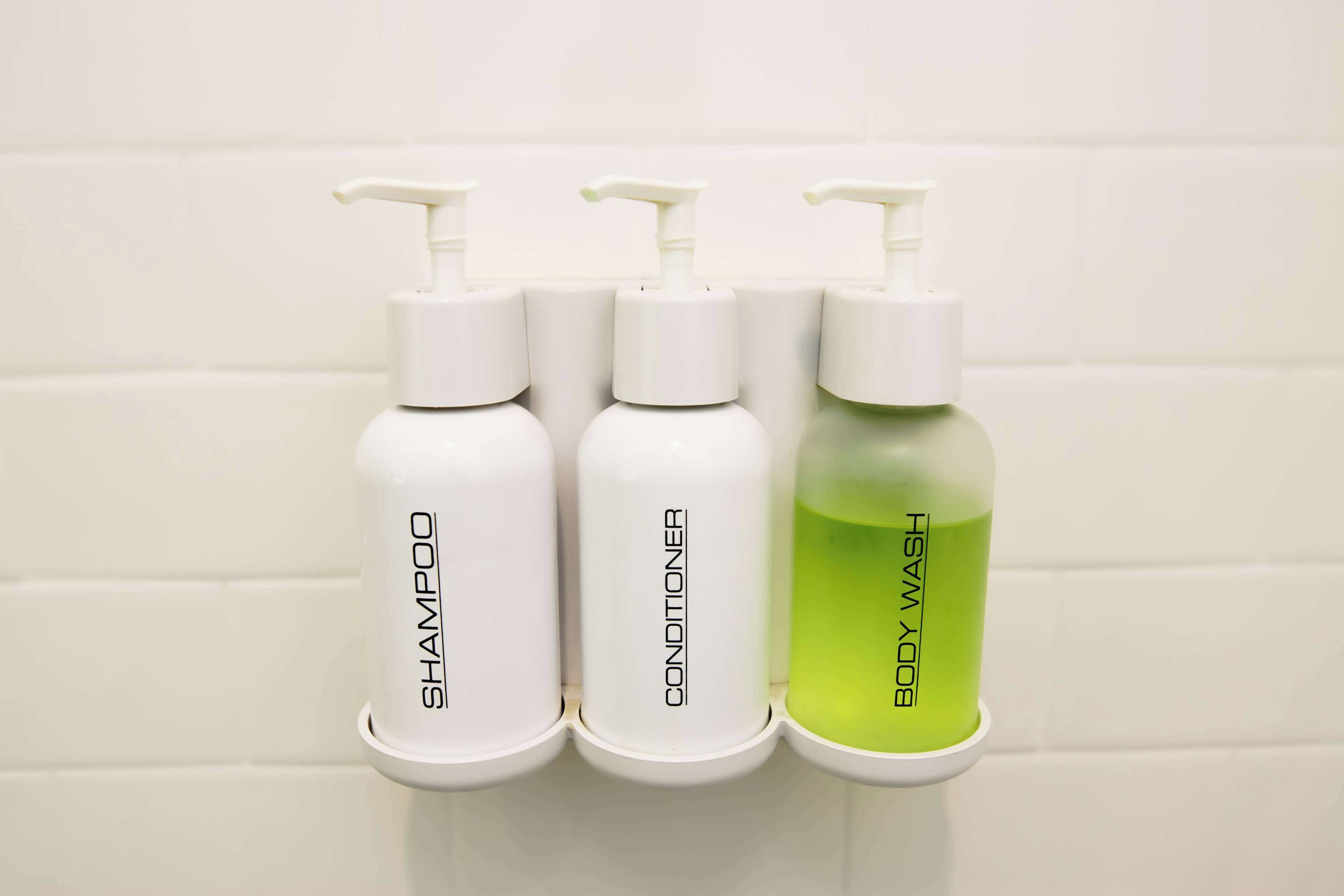 combined shower/bathtub, free toiletries, towels