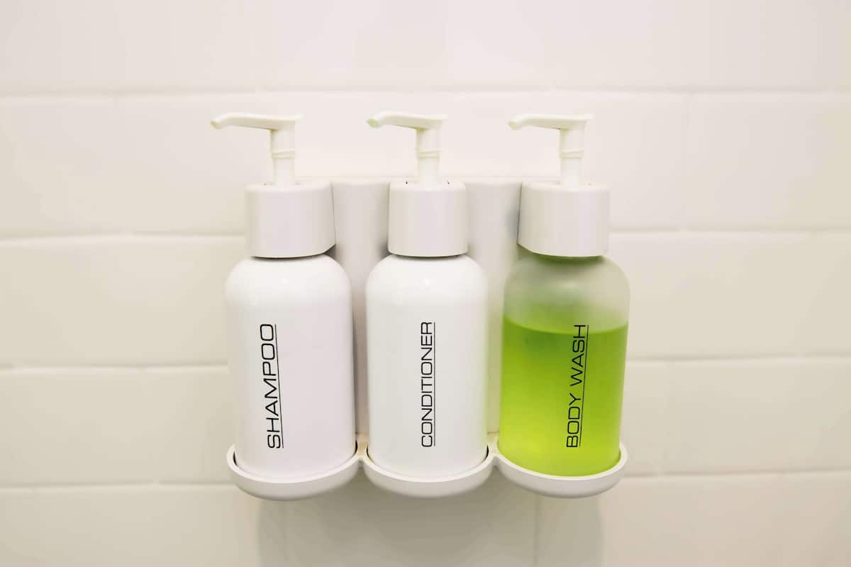 combined shower/bathtub, free toiletries, towels