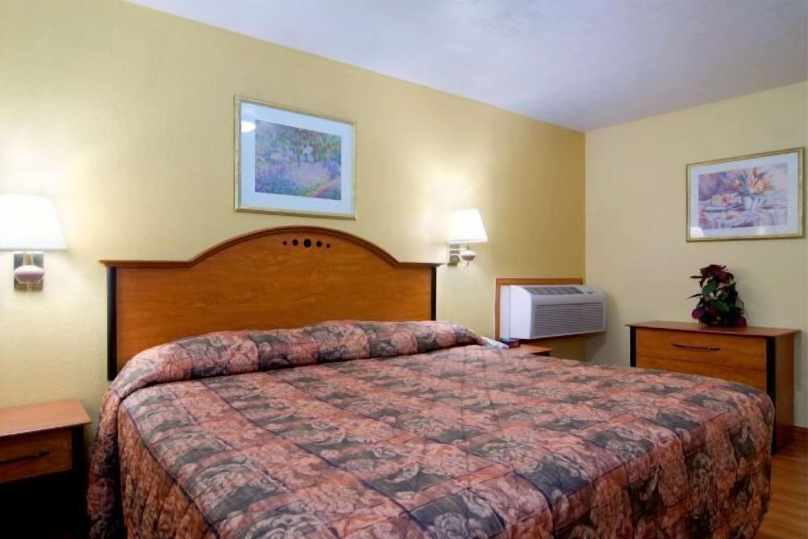 In-room safe, desk, free WiFi, bed sheets